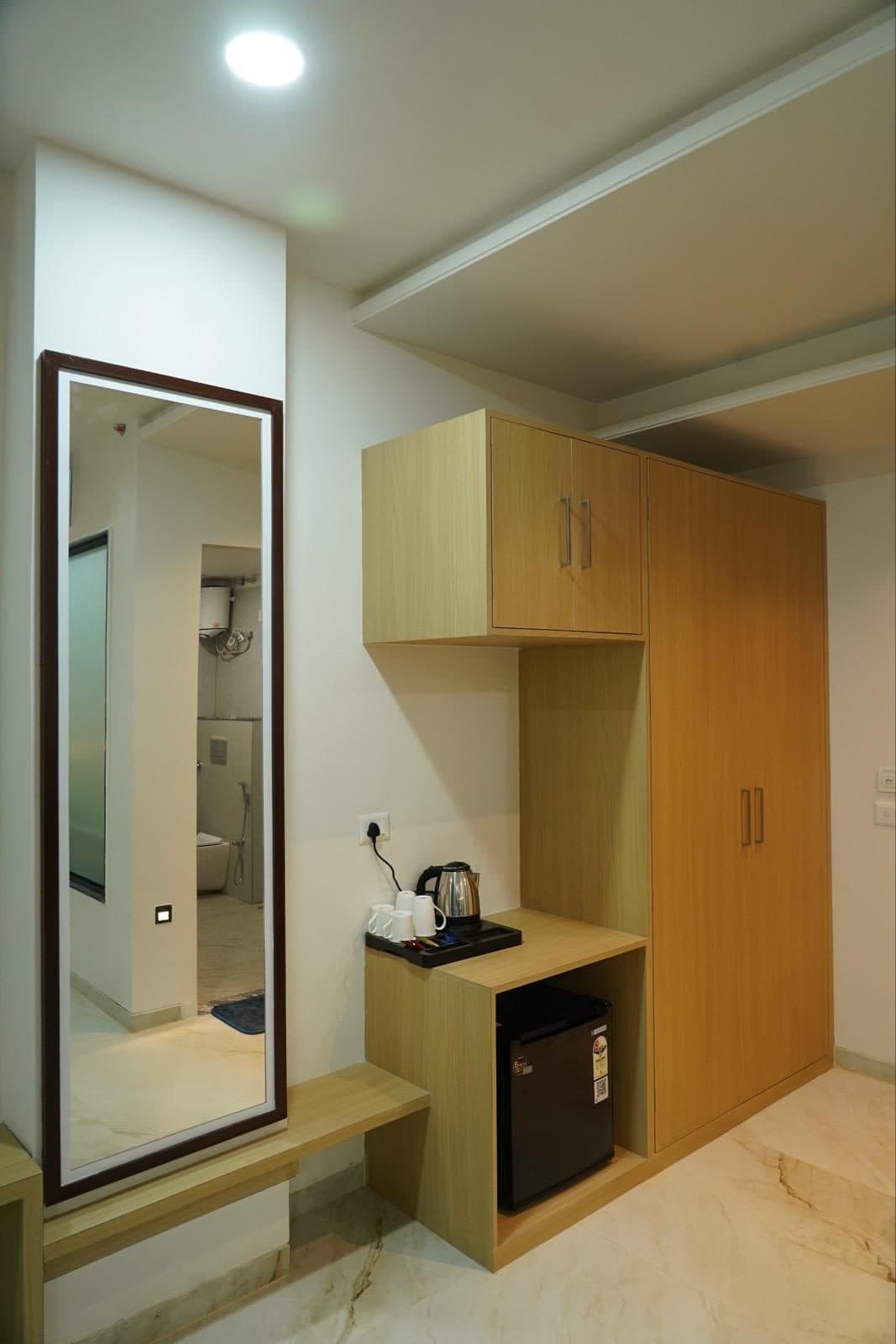 Luxury Room mirror and bathroom